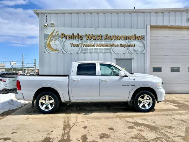 2010 Dodge Ram 1500 Laramie Crew Cab 5.7L V8 - Photo 4