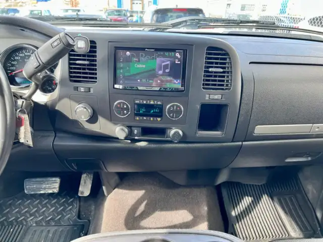 2012 Chevrolet Silverado 1500 Extended Cab 5.3L V8 - Photo 12