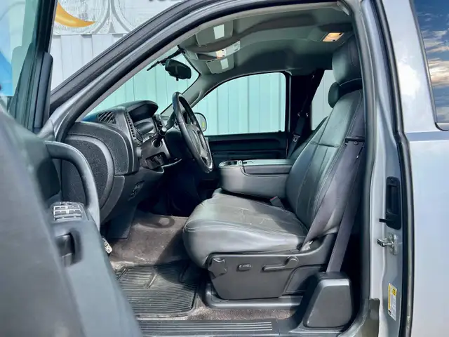 2012 Chevrolet Silverado 1500 Extended Cab 5.3L V8 - Photo 13