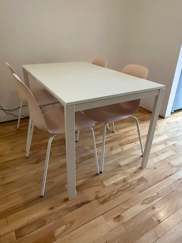 Table et chaises - Photo 2