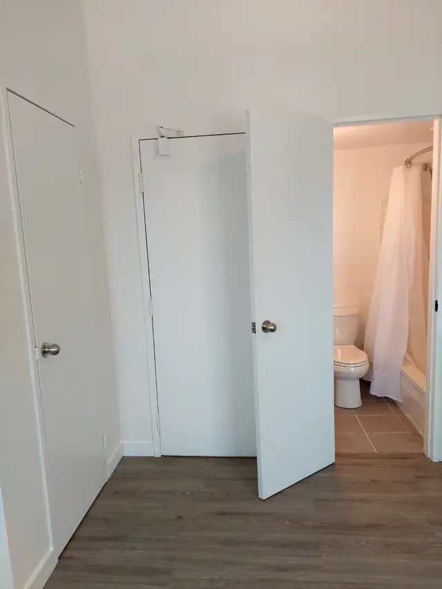 BACHELOR/STUDIO APARTMENT WITH PRIVATE ENTRANCE IN A HOUSE - Photo 4