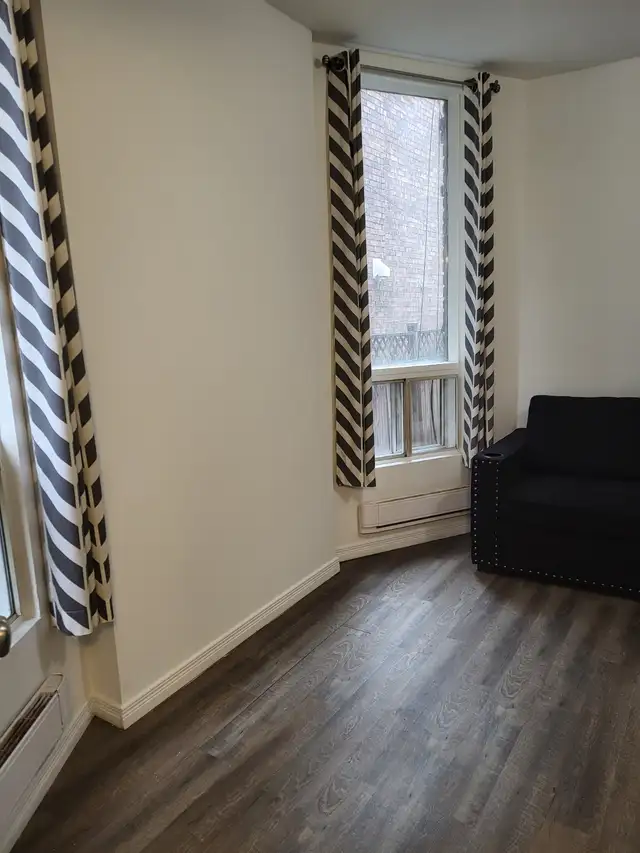 BACHELOR/STUDIO APARTMENT WITH PRIVATE ENTRANCE IN A HOUSE - Photo 8