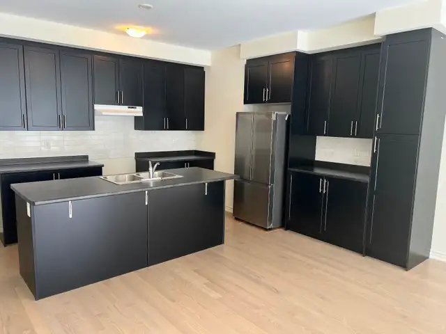 4 Bedroom House for Rent in Brampton - Photo 8