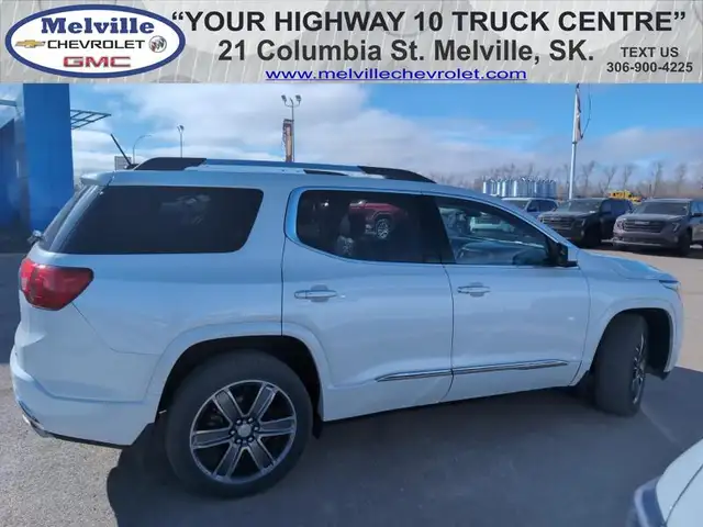 2017 GMC Acadia Denali - Leather Seats - Cooled Seats - Photo 2