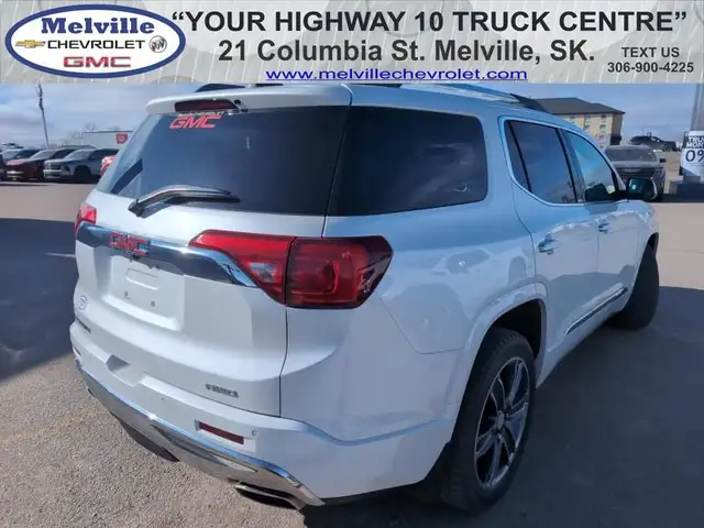 2017 GMC Acadia Denali - Leather Seats - Cooled Seats - Photo 3