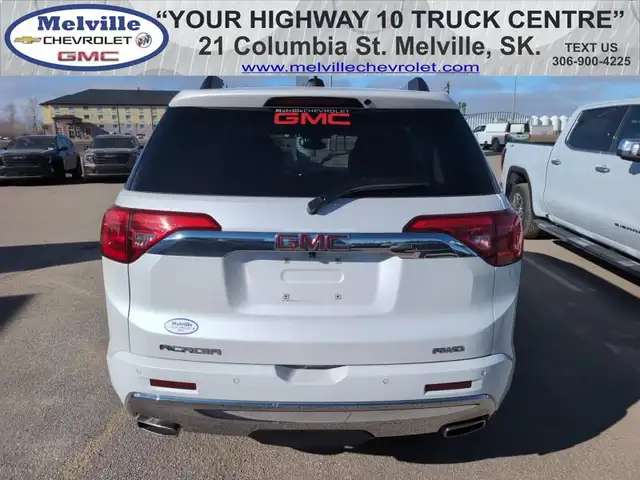 2017 GMC Acadia Denali - Leather Seats - Cooled Seats - Photo 4