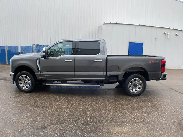 2026 Ford Super Duty F-350 SRW Lariat FX4 618A - Photo 2