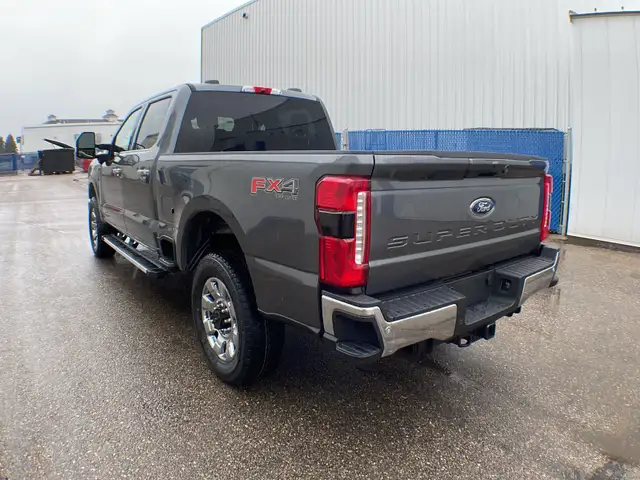 2026 Ford Super Duty F-350 SRW Lariat FX4 618A - Photo 3
