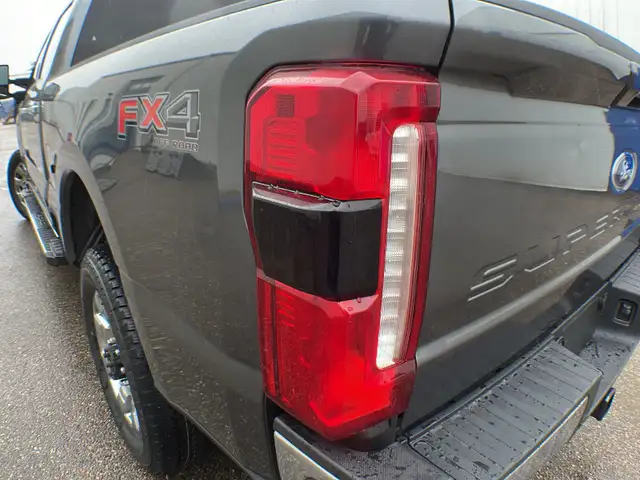 2026 Ford Super Duty F-350 SRW Lariat FX4 618A - Photo 13