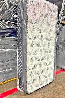 'Mattress' Twin Mattress / Full Mattress : Queen Mattress