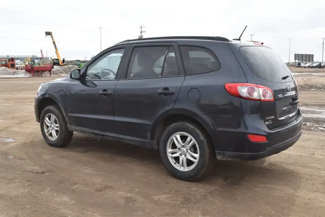 2011 Hyundai Santa Fe GL 2.4 FWD - Photo 2