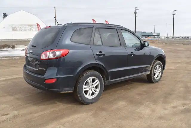2011 Hyundai Santa Fe GL 2.4 FWD - Photo 3