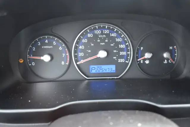 2011 Hyundai Santa Fe GL 2.4 FWD - Photo 9