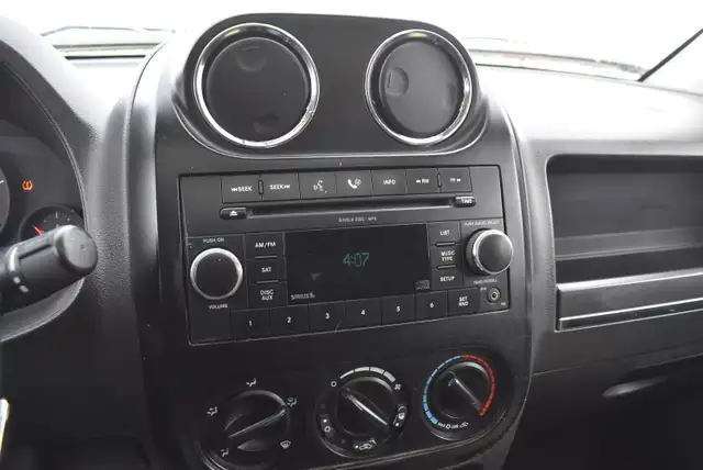 2009 Jeep Compass - Photo 11