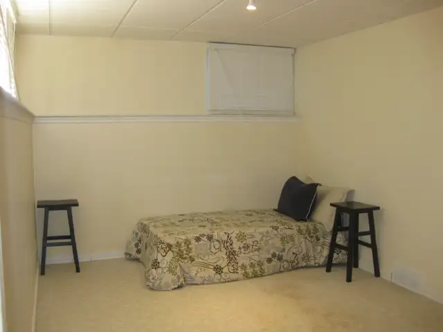Fully furnished basement suites for $400 - Photo 3
