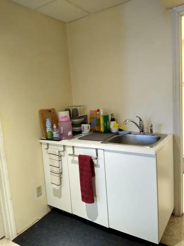 Fully furnished basement suites for $400 - Photo 6