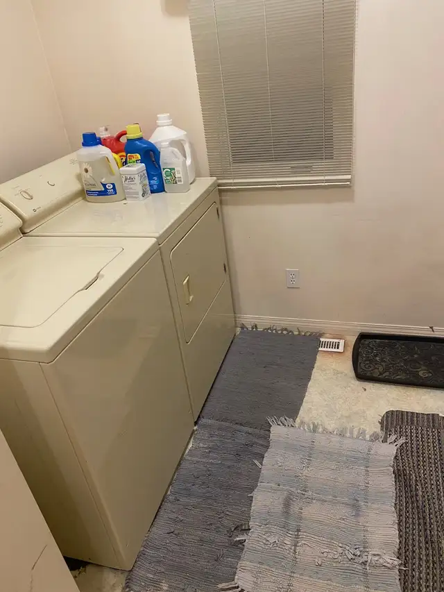 Fully furnished basement suites for $400 - Photo 8