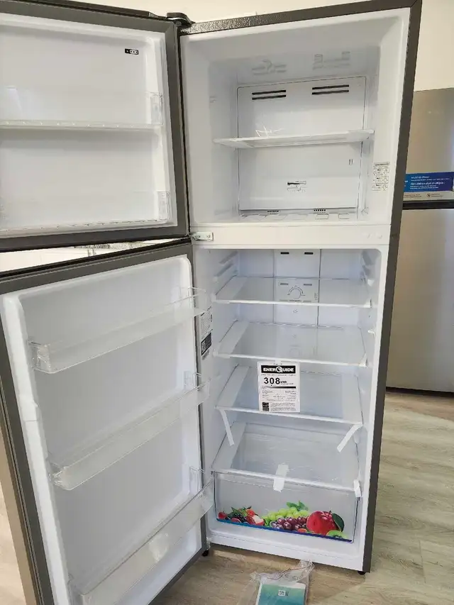 24' Hisence fridge - Photo 3