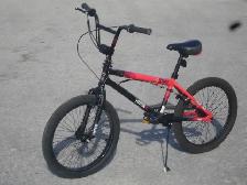 LIKE NEW BOY'S 20' HYPER SPINNER PRO MODEL STUNT BMX BIKE!