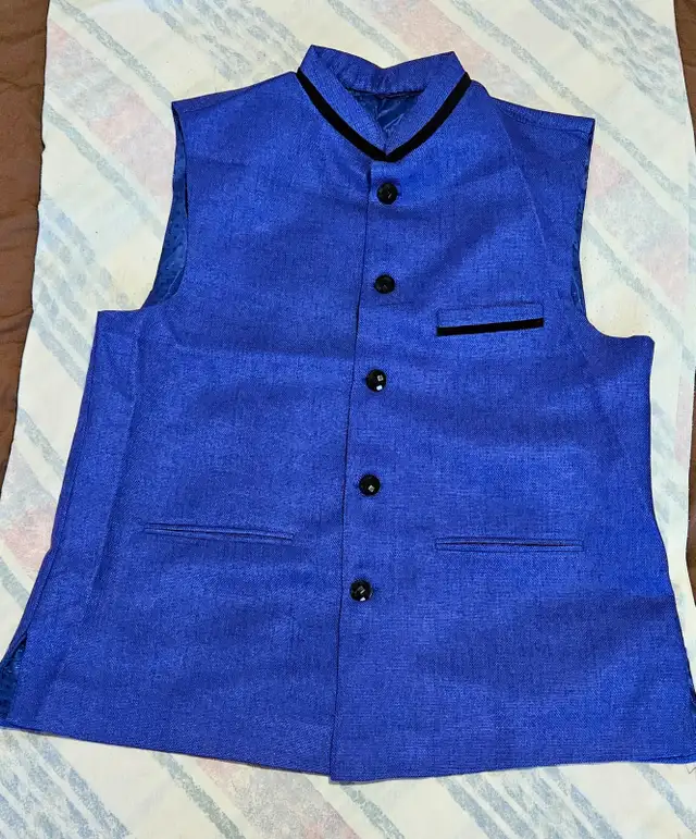 BRAND NEW MEN'S VEST (SIZE 44 - BLUE/BLACK)