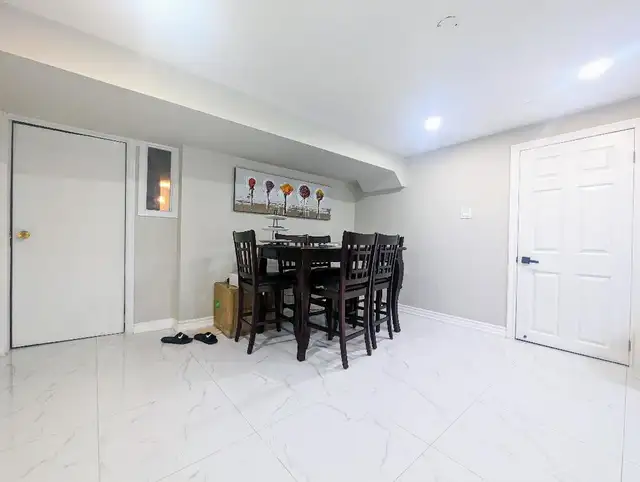 Private Room with Parking - Photo 2