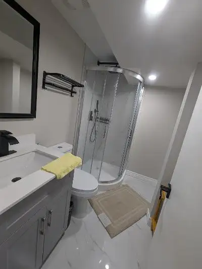 Private Room with Parking - Photo 3