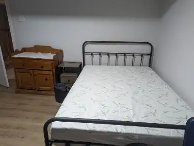 Private Room with Parking - Photo 6