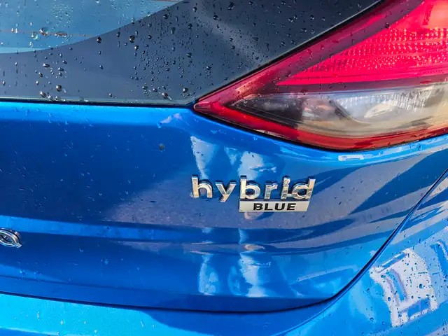 2017 HYUNDAI  IONIQ HYBRID SEL HATCHBACK TOTALLY SPOTLESS - Photo 2