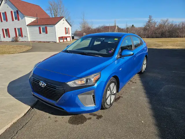 2017 HYUNDAI  IONIQ HYBRID SEL HATCHBACK TOTALLY SPOTLESS - Photo 6