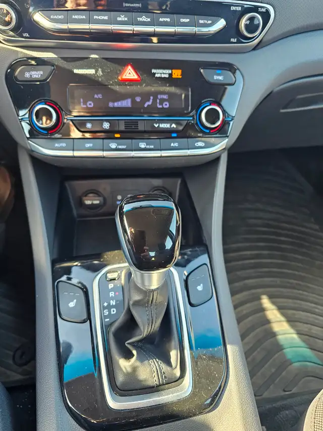 2017 HYUNDAI  IONIQ HYBRID SEL HATCHBACK TOTALLY SPOTLESS - Photo 8