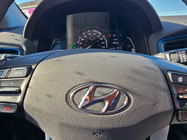 2017 HYUNDAI  IONIQ HYBRID SEL HATCHBACK TOTALLY SPOTLESS - Photo 9