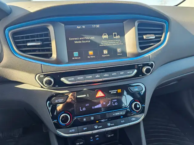 2017 HYUNDAI  IONIQ HYBRID SEL HATCHBACK TOTALLY SPOTLESS - Photo 10