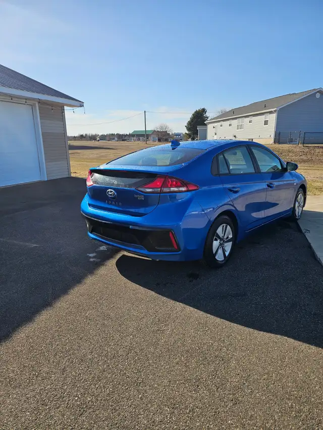 2017 HYUNDAI  IONIQ HYBRID SEL HATCHBACK TOTALLY SPOTLESS - Photo 14
