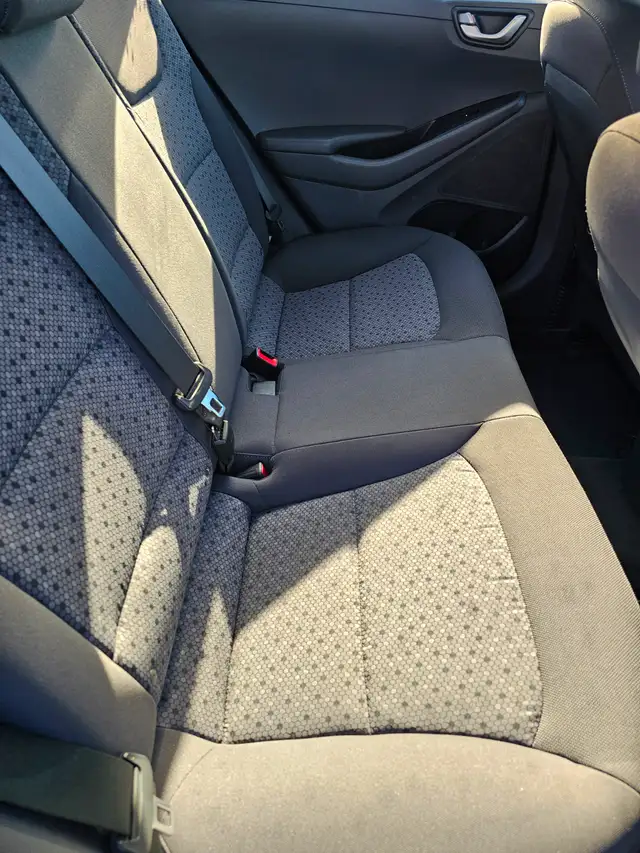 2017 HYUNDAI  IONIQ HYBRID SEL HATCHBACK TOTALLY SPOTLESS - Photo 18