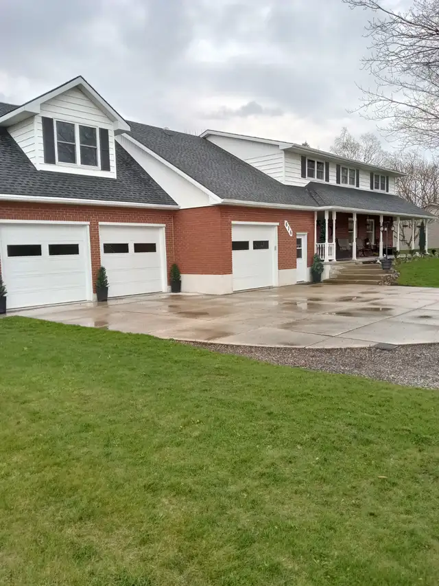 IN GODERICH SPACIOUS ROOMS FOR REASONABLE RENT