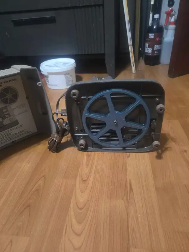 8mm reel to reel projector - Photo 3