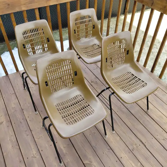 4 chaises Expo 67 - Photo 2