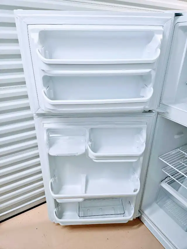 Frigidaire Refrigerator - Photo 4