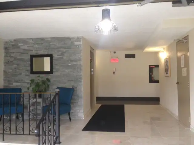 4 1/2 Saint-Lambert PRÈS METRO et REM PANAMA