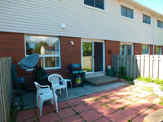 3 Beds,1 Bath,Appliances,A.C.Garage,Patio,whole townhouse