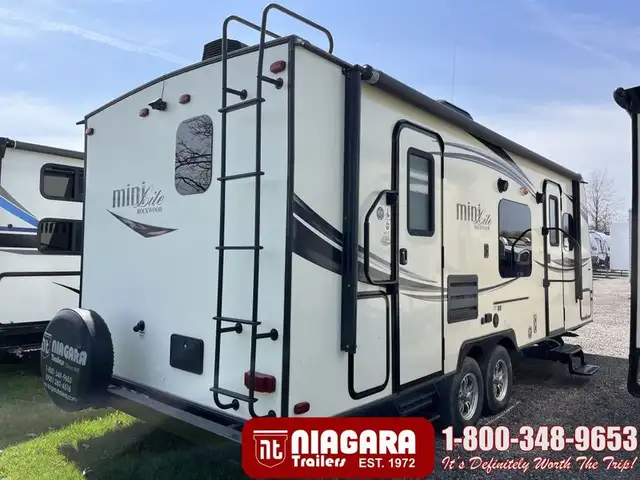 2016 FOREST RIVER ROCKWOOD MINI LITE 2502S Travel Trailer - Photo 4