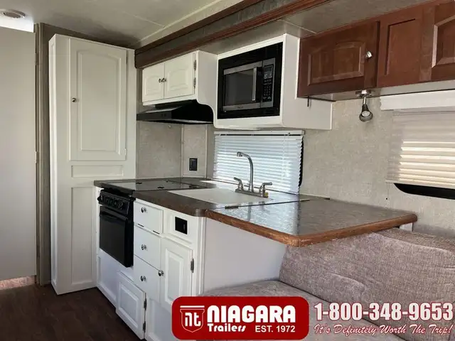 2016 FOREST RIVER ROCKWOOD MINI LITE 2502S Travel Trailer - Photo 8