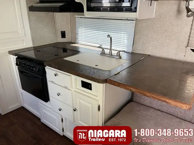 2016 FOREST RIVER ROCKWOOD MINI LITE 2502S Travel Trailer - Photo 10