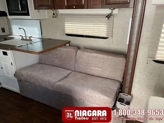 2016 FOREST RIVER ROCKWOOD MINI LITE 2502S Travel Trailer - Photo 18