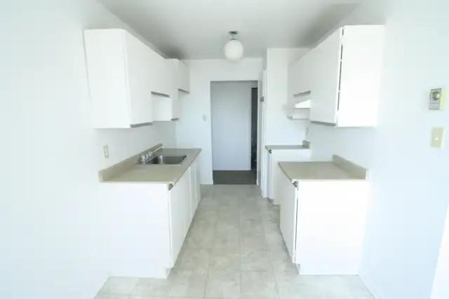 A Valleyfield – Grand, beau, propre et tranquille 4-1/2 et 5-1/2 - Photo 4