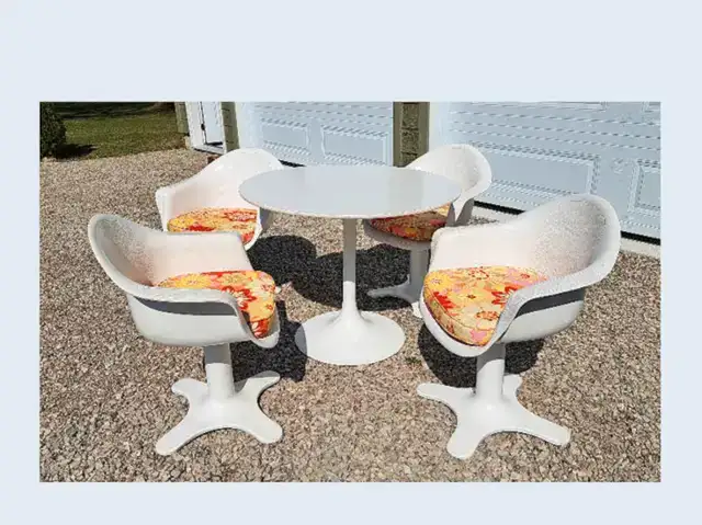 VINTAGE 70s MID CENTURY MODERN SAARINEN STYLE TABLE CHAIRS SET - Photo 2