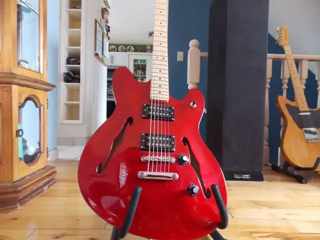 Fender Squire Starcaster - Photo 2