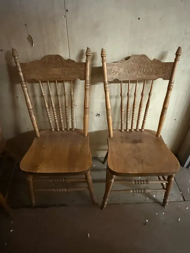 Antique Chairs - Photo 2