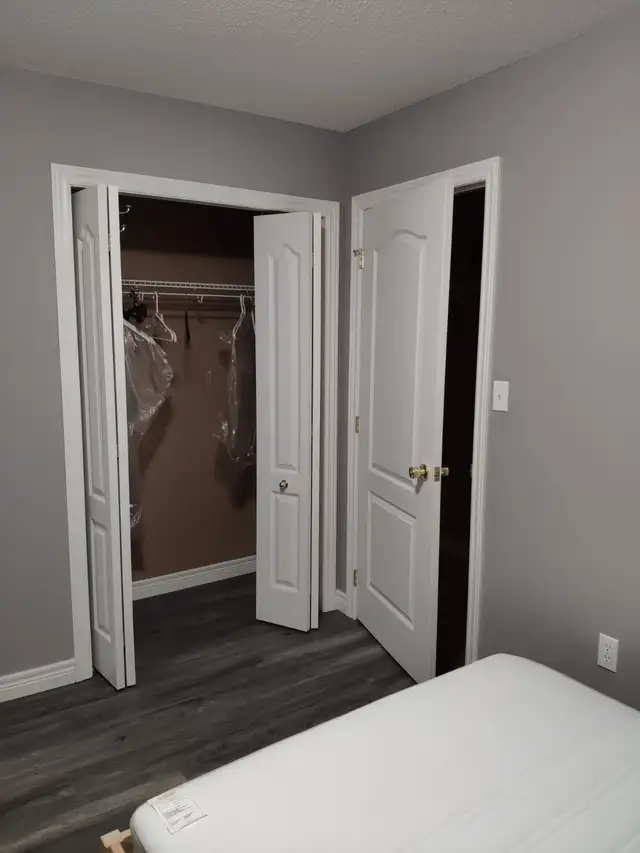 Furnished room for rent very close to Lambton College - Photo 3