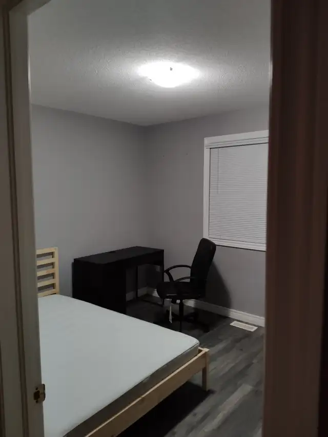 Furnished room for rent very close to Lambton College - Photo 4